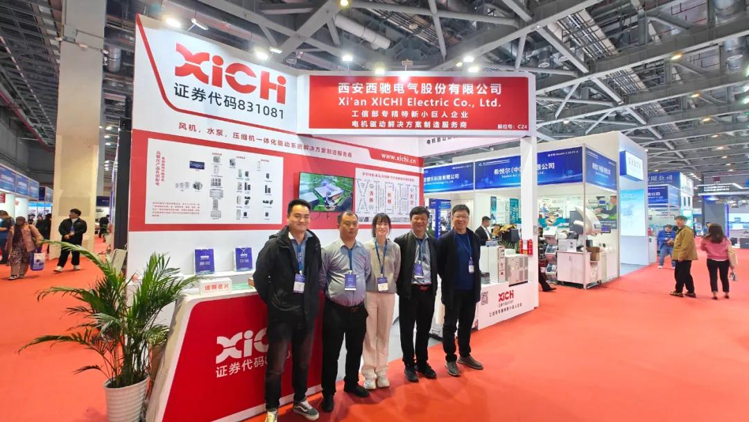 合影1.jpg 合影1.jpg