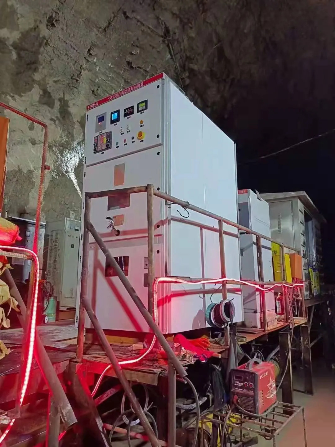 西馳高壓軟起動裝置再度出現在重大水利工程現場(圖3) 西馳高壓軟起動裝置再度出現在重大水利工程現場(圖3)